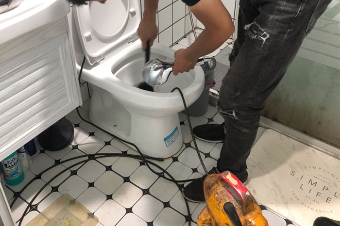 郯城马桶堵塞自己疏通还是找师傅?专业上门服务让你省时更省心